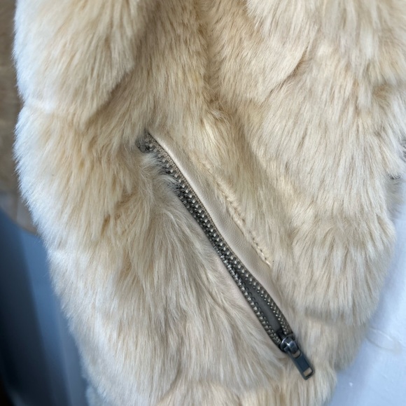 Women’s small Love Tree white cream tan faux fur vest faux leather button zip up - Picture 6 of 11